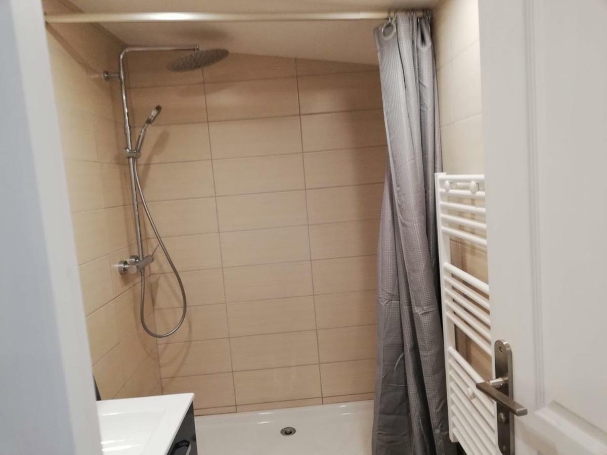 Maison Duplex & Appartement Sur Cour La Ferte-Gaucher Екстер'єр фото